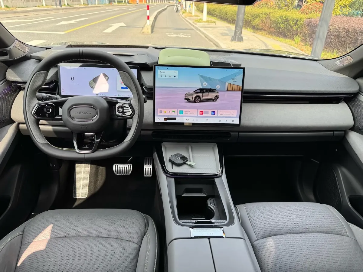 2023 LYNK&CO 08 EM-P 1.5T 163HP L4 3DHT PHEV 39.6KWH,autocango,china used car exporter,china ev exporter,chinese used car exporter,chinese used ev exporter