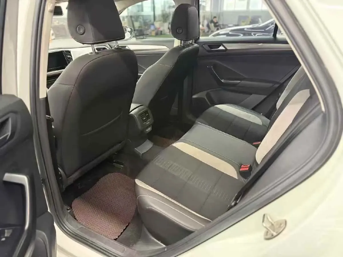 2022 Volkswagen T-Roc 1.4T 150HP L4 7DCT,autocango,china used car exporter,china ev exporter,chinese used car exporter,chinese used ev exporter