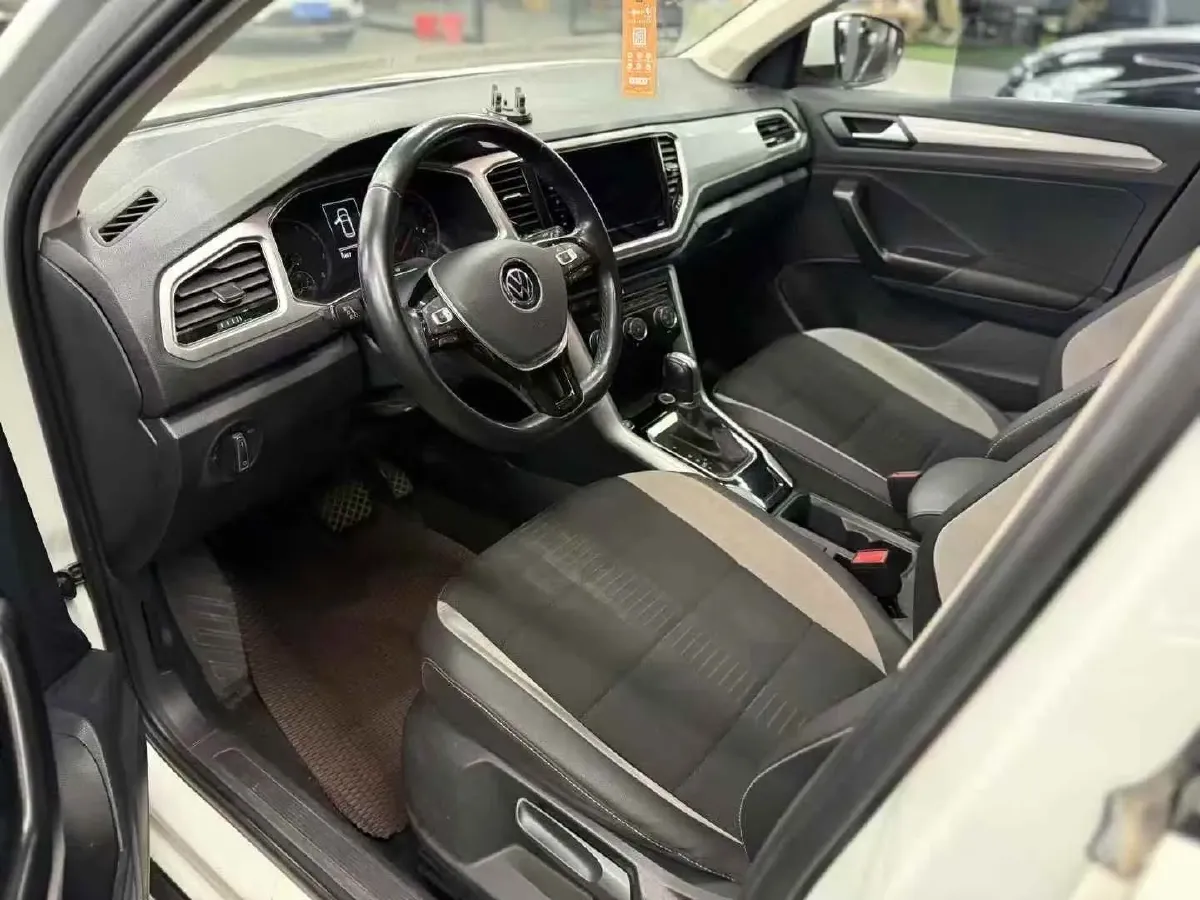 2022 Volkswagen T-Roc 1.4T 150HP L4 7DCT,autocango,china used car exporter,china ev exporter,chinese used car exporter,chinese used ev exporter