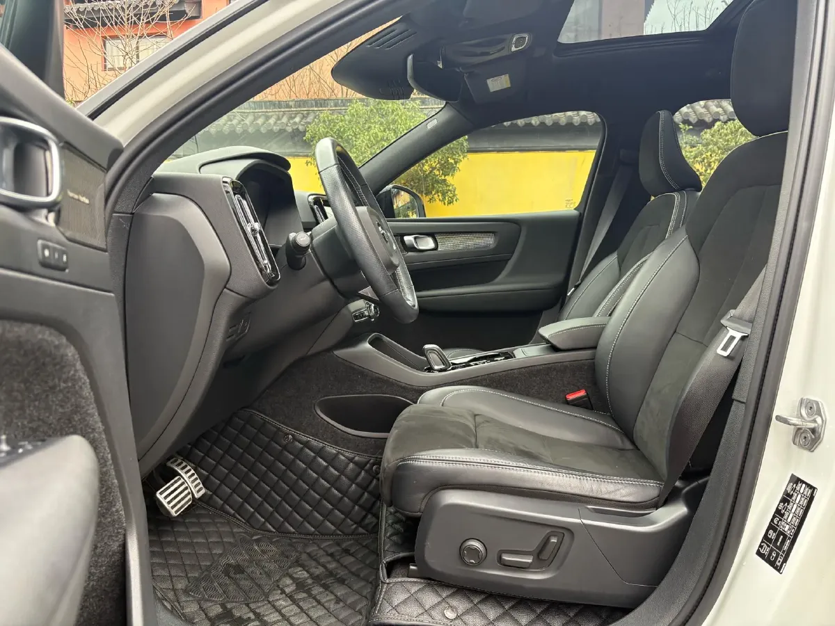 2021 Volvo XC40 2.0T 247HP L4 8AT,autocango,china used car exporter,china ev exporter,chinese used car exporter,chinese used ev exporter