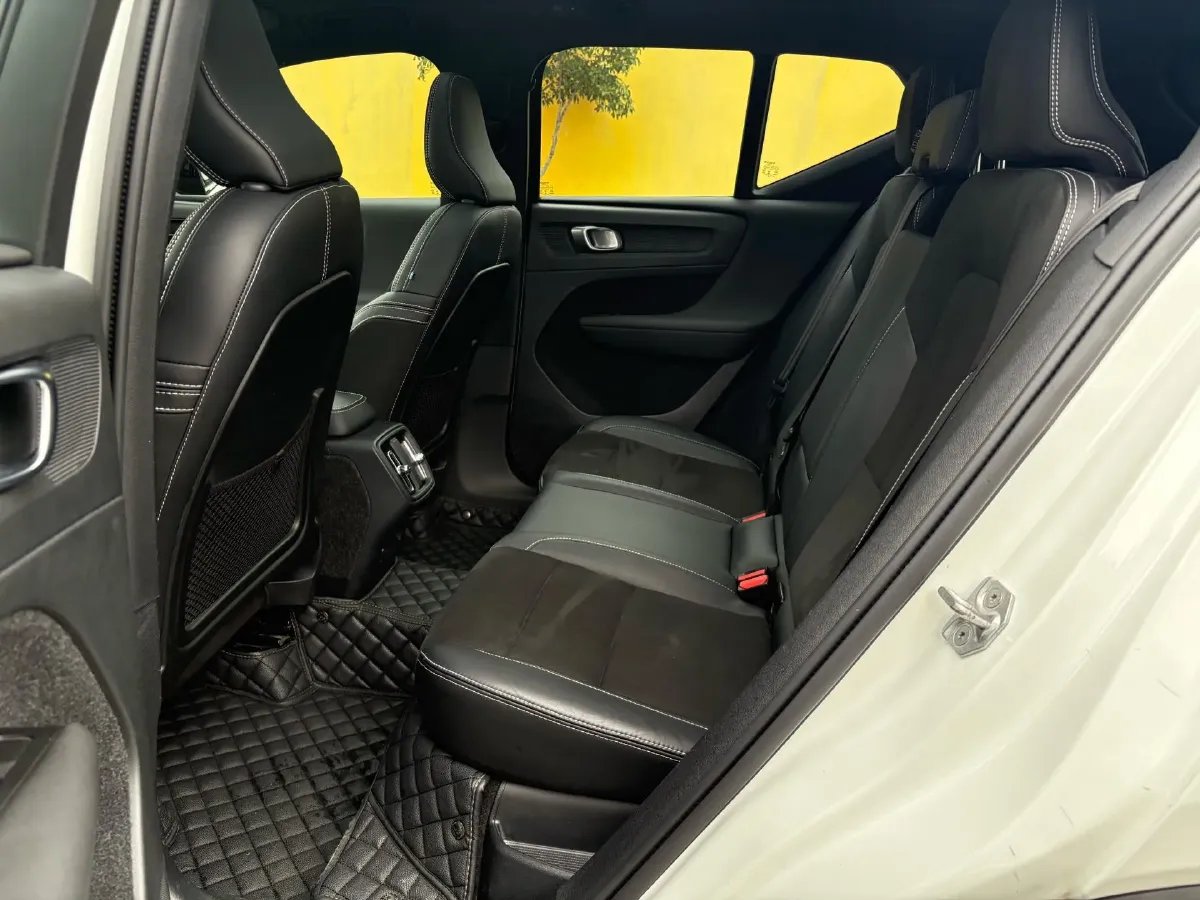 2021 Volvo XC40 2.0T 247HP L4 8AT,autocango,china used car exporter,china ev exporter,chinese used car exporter,chinese used ev exporter