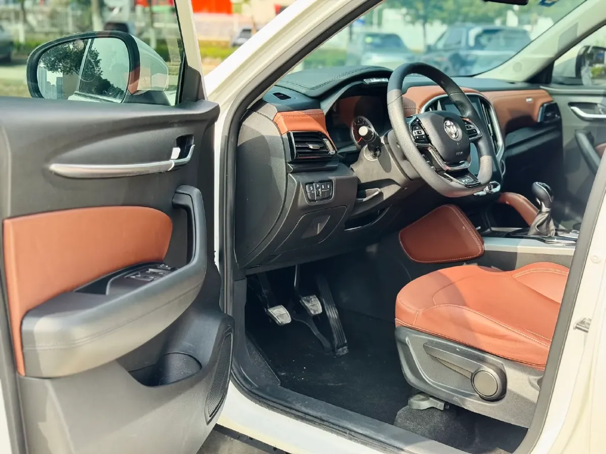 2018 Brilliance Auto V6 1.5T 150HP L4 6MT,autocango,china used car exporter,china ev exporter,chinese used car exporter,chinese used ev exporter