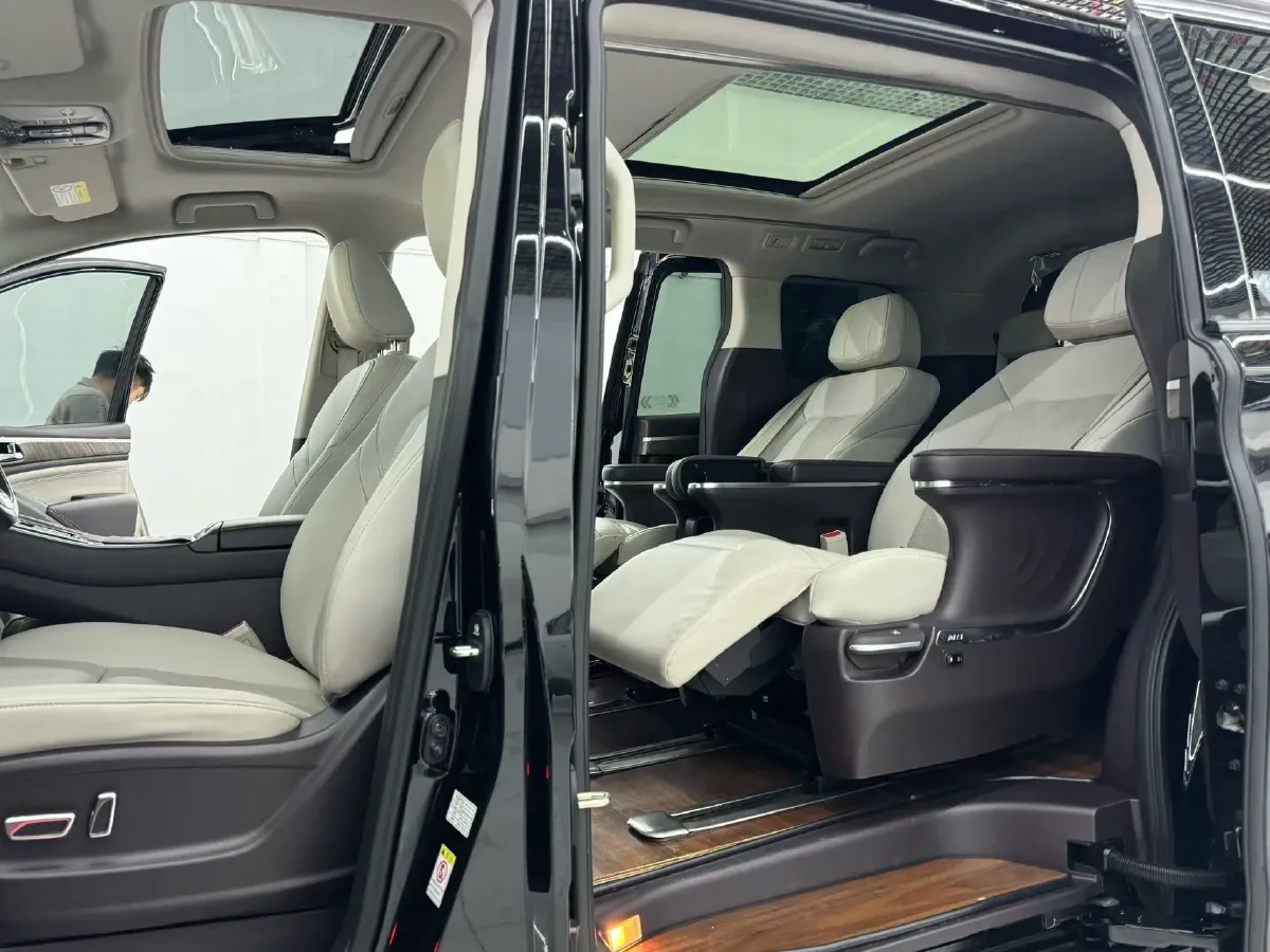 2021 GAC Trumpchi M8 2.0T 252HP L4 8AT,autocango,china used car exporter,china ev exporter,chinese used car exporter,chinese used ev exporter