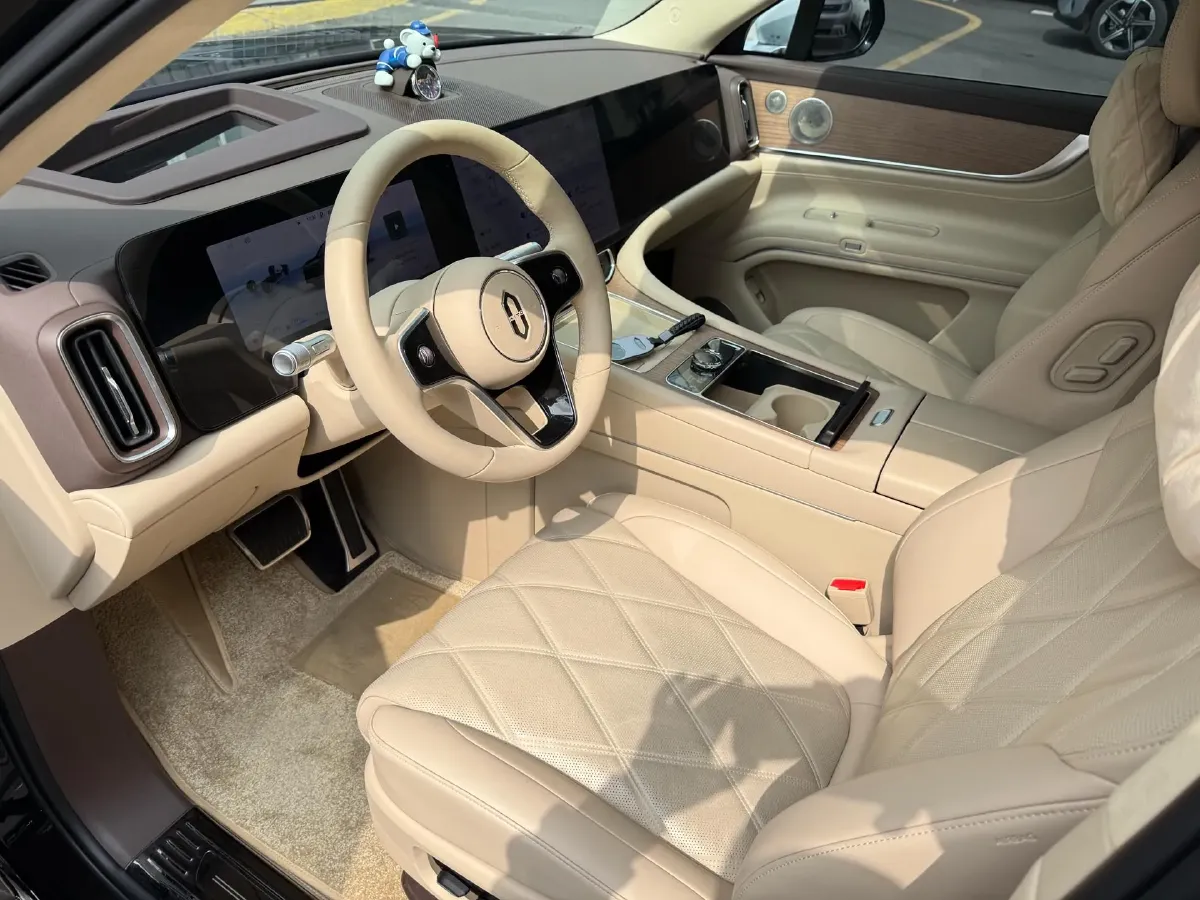 2025 AITO AITO M9 REEV 160HP REEV 52KWH,autocango,china used car exporter,china ev exporter,chinese used car exporter,chinese used ev exporter