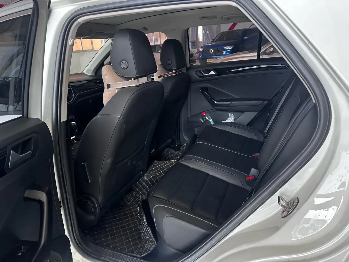 2021 Volkswagen T-Roc 1.4T 150HP L4 7DCT,autocango,china used car exporter,china ev exporter,chinese used car exporter,chinese used ev exporter