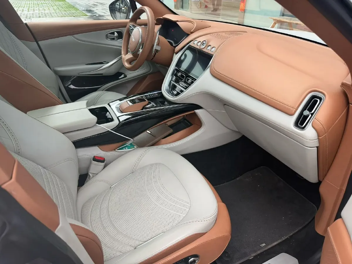 2022 Aston Martin DBX 3.0T 435HP L6 9AT,autocango,china used car exporter,china ev exporter,chinese used car exporter,chinese used ev exporter