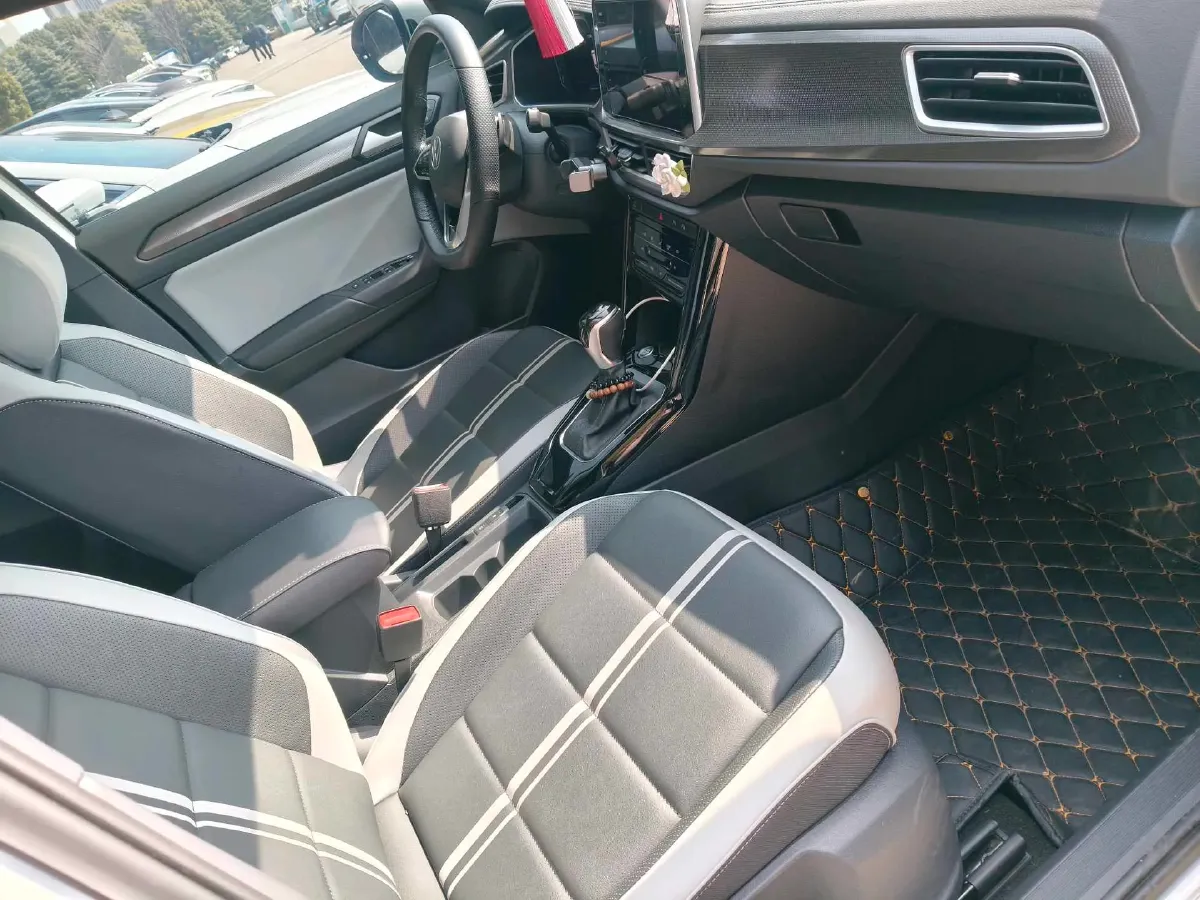 2023 Volkswagen T-Roc 1.5T 160HP L4 7DCT,autocango,china used car exporter,china ev exporter,chinese used car exporter,chinese used ev exporter