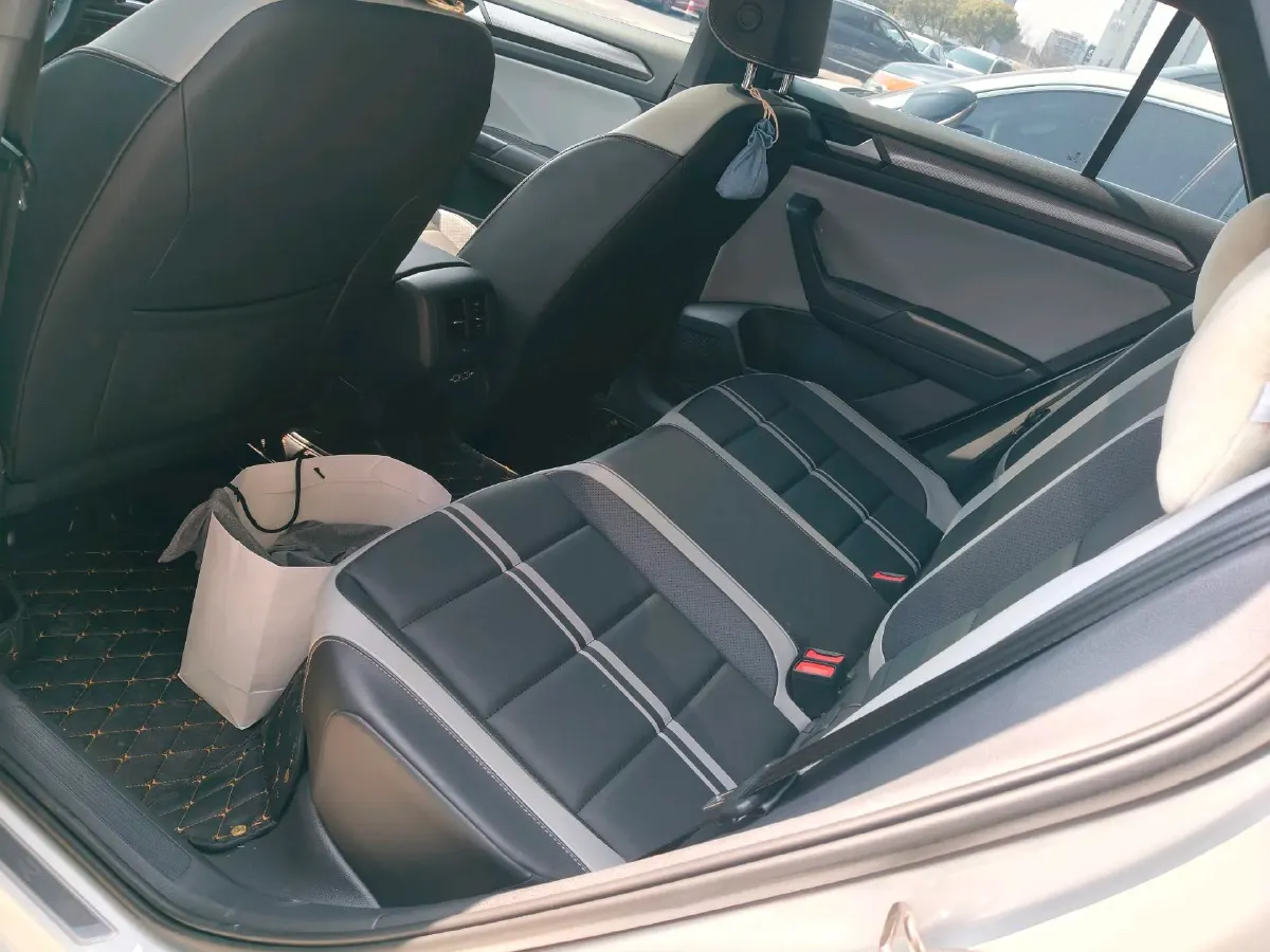 2023 Volkswagen T-Roc 1.5T 160HP L4 7DCT,autocango,china used car exporter,china ev exporter,chinese used car exporter,chinese used ev exporter