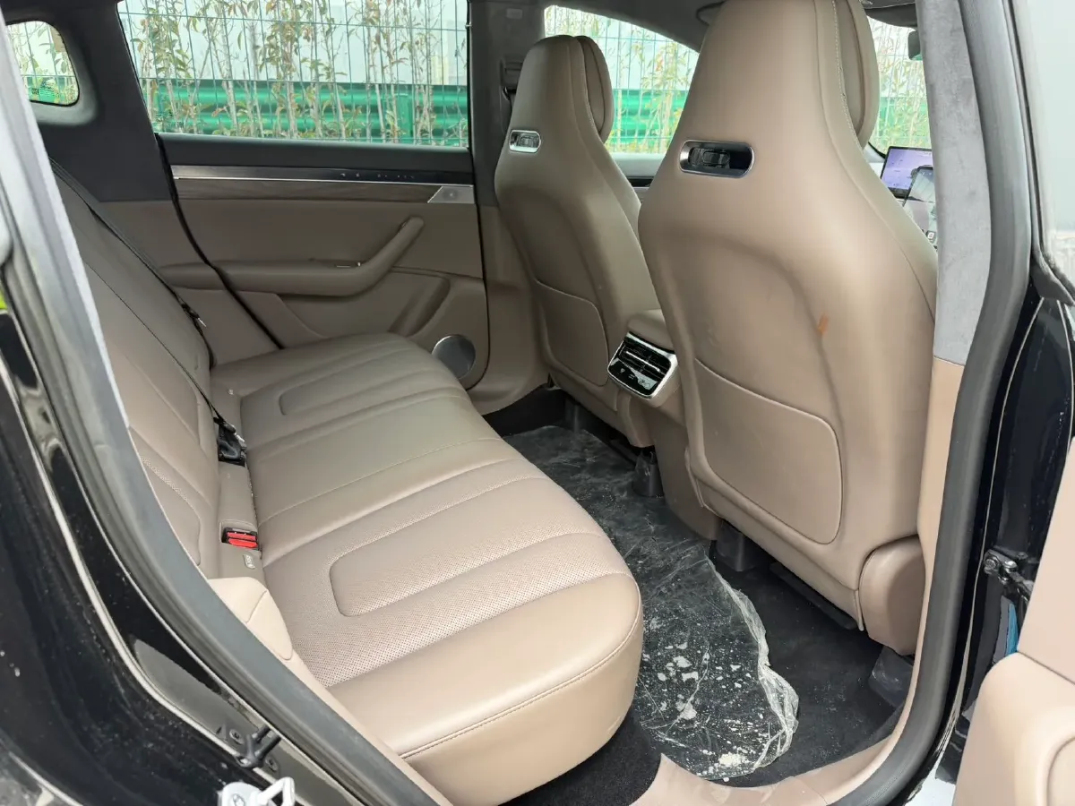 2025 Luxeed R7 REEV 156HP REEV 37KWH,autocango,china used car exporter,china ev exporter,chinese used car exporter,chinese used ev exporter