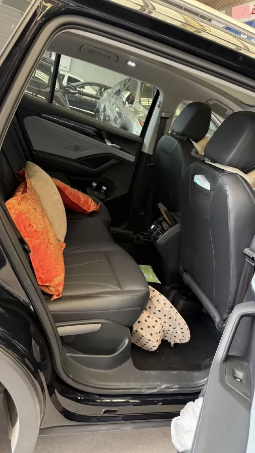 2024 Volkswagen Tiguan L 2.0T 186HP L4 7DCT,autocango,china used car exporter,china ev exporter,chinese used car exporter,chinese used ev exporter