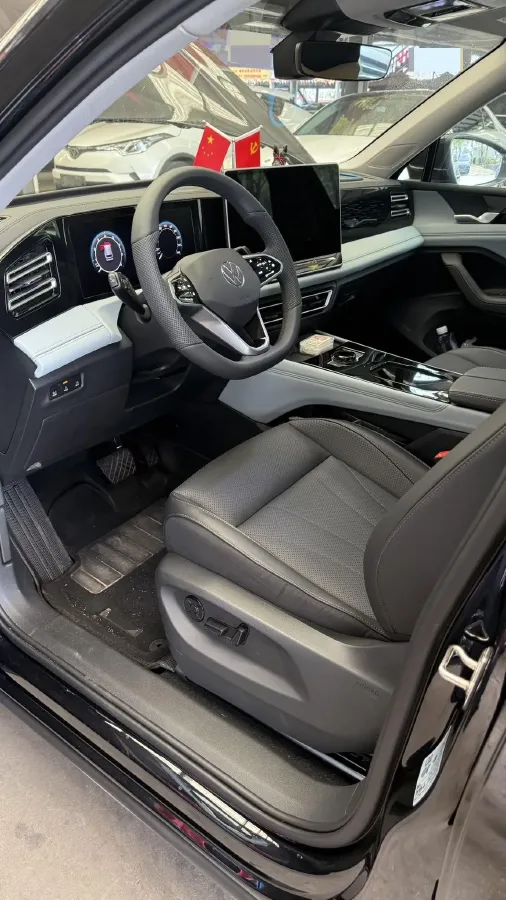 2024 Volkswagen Tiguan L 2.0T 186HP L4 7DCT,autocango,china used car exporter,china ev exporter,chinese used car exporter,chinese used ev exporter