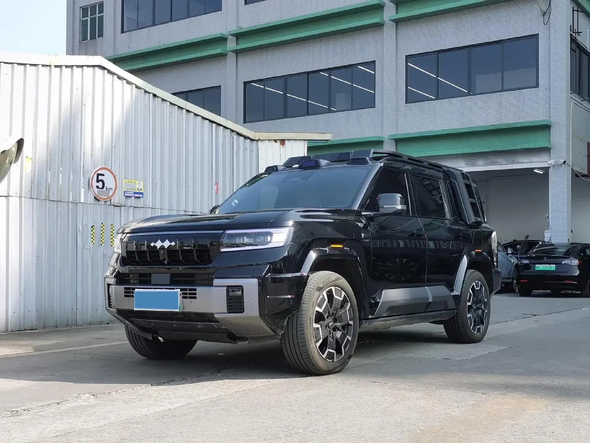 2025 FangChengBao Bao 8 2.0T 245HP L4 E-CVT PHEV 36.8KWH,autocango,china used car exporter,china ev exporter,chinese used car exporter,chinese used ev exporter