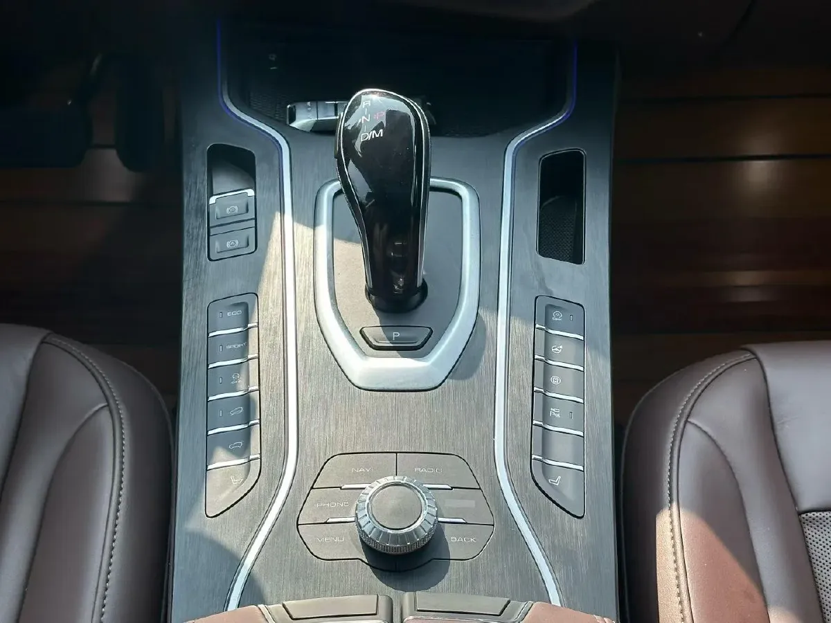 2020 WEY VV7 2.0T 227HP L4 7DCT,autocango,china used car exporter,china ev exporter,chinese used car exporter,chinese used ev exporter