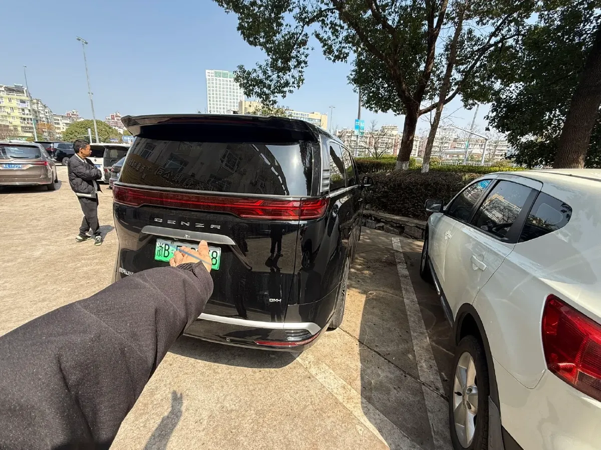 2024 Denza D9 1.5T 139HP L4 E-CVT PHEV 20.39KWH,autocango,china used car exporter,china ev exporter,chinese used car exporter,chinese used ev exporter