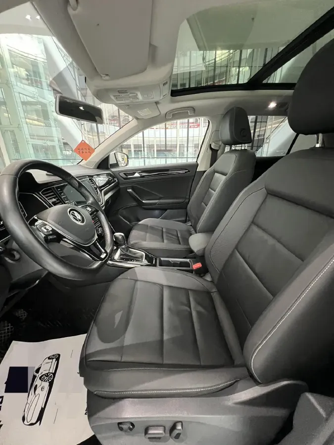 2022 Volkswagen T-Roc 1.4T 150HP L4 7DCT,autocango,china used car exporter,china ev exporter,chinese used car exporter,chinese used ev exporter