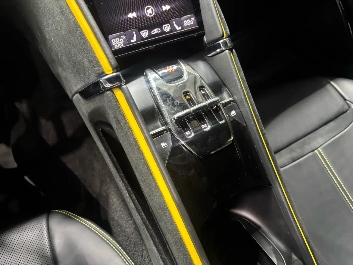 2020 Ferrari Roma 3.9T 620HP V8 8DCT,autocango,china used car exporter,china ev exporter,chinese used car exporter,chinese used ev exporter