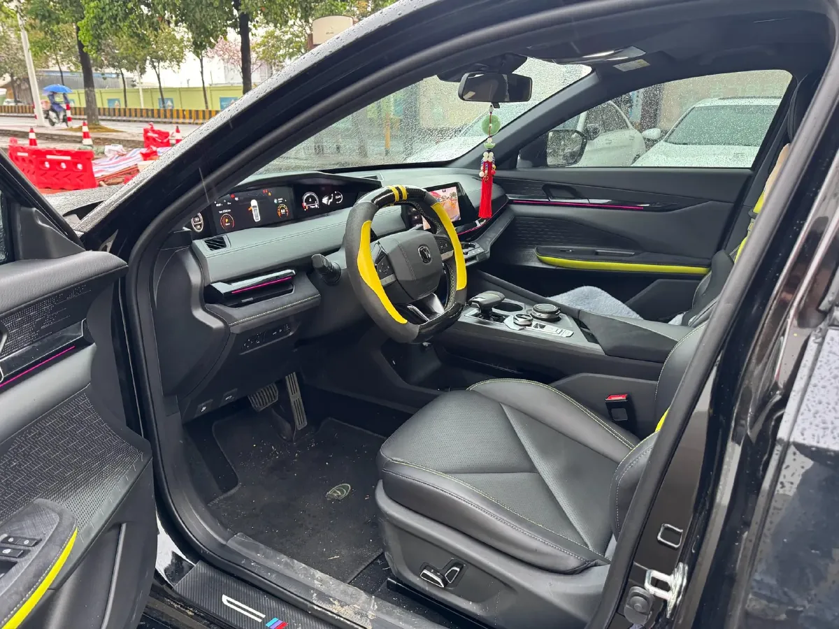 2022 ChangAn UNI-V 1.5T 188HP L4 7DCT,autocango,china used car exporter,china ev exporter,chinese used car exporter,chinese used ev exporter