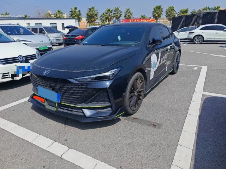 2022 ChangAn UNI-V 1.5T 188HP L4 7DCT,autocango,china used car exporter,china ev exporter,chinese used car exporter,chinese used ev exporter