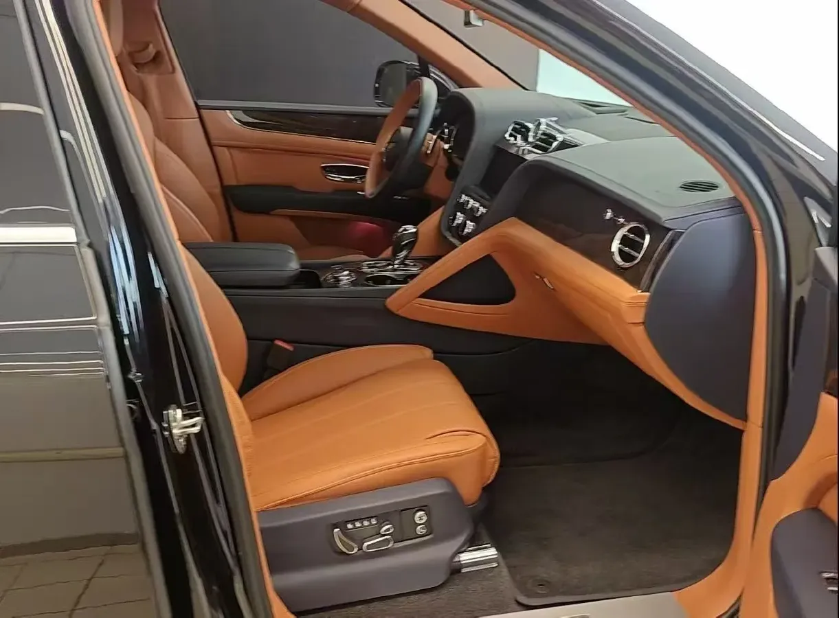 2022 Bentley Bentayga 4.0T 550HP V8 8AT,autocango,china used car exporter,china ev exporter,chinese used car exporter,chinese used ev exporter