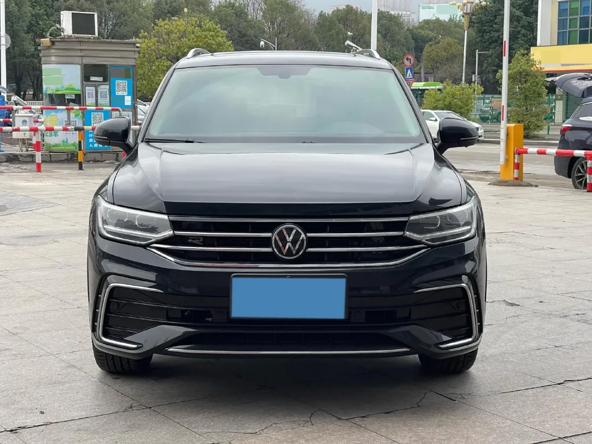 2024 Volkswagen Tiguan L 2.0T 186HP L4 7DCT,autocango,china used car exporter,china ev exporter,chinese used car exporter,chinese used ev exporter