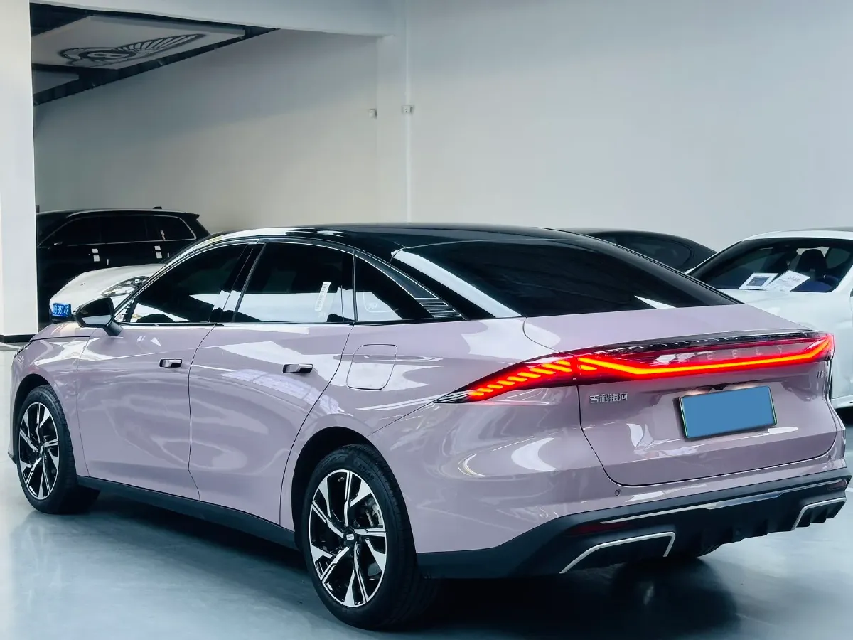 2024 Geely Galaxy L6 1.5T 163HP L4 3DHT PHEV,autocango,china used car exporter,china ev exporter,chinese used car exporter,chinese used ev exporter