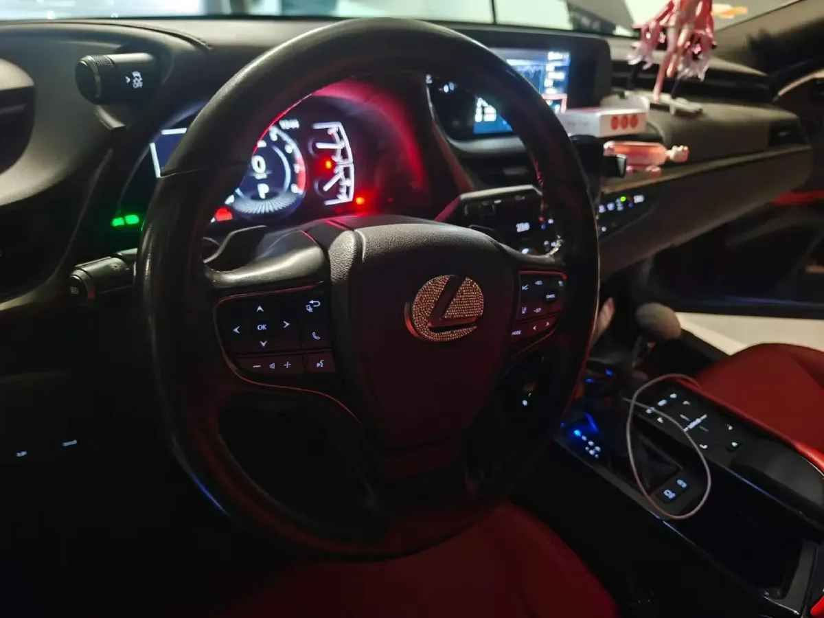 2020 Lexus ES 2.0L 173HP L4 CVT,autocango,china used car exporter,china ev exporter,chinese used car exporter,chinese used ev exporter