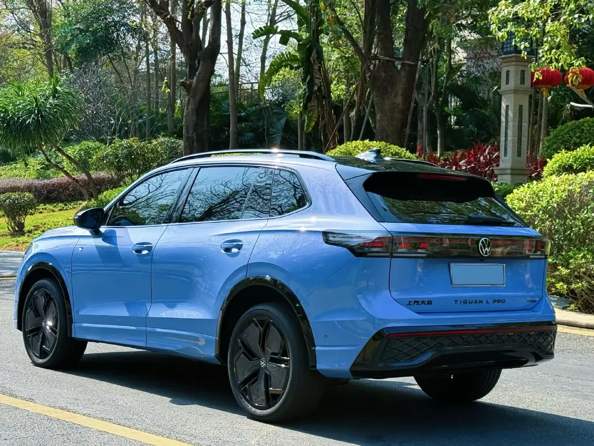 2024 Volkswagen Tiguan L 2.0T 220HP L4 7DCT,autocango,china used car exporter,china ev exporter,chinese used car exporter,chinese used ev exporter
