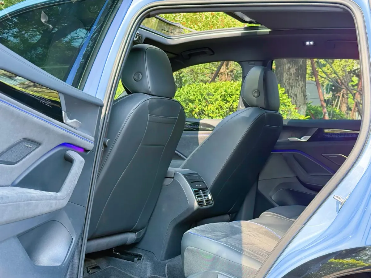 2024 Volkswagen Tiguan L 2.0T 220HP L4 7DCT,autocango,china used car exporter,china ev exporter,chinese used car exporter,chinese used ev exporter