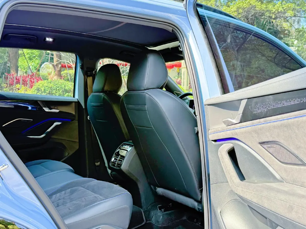 2024 Volkswagen Tiguan L 2.0T 220HP L4 7DCT,autocango,china used car exporter,china ev exporter,chinese used car exporter,chinese used ev exporter