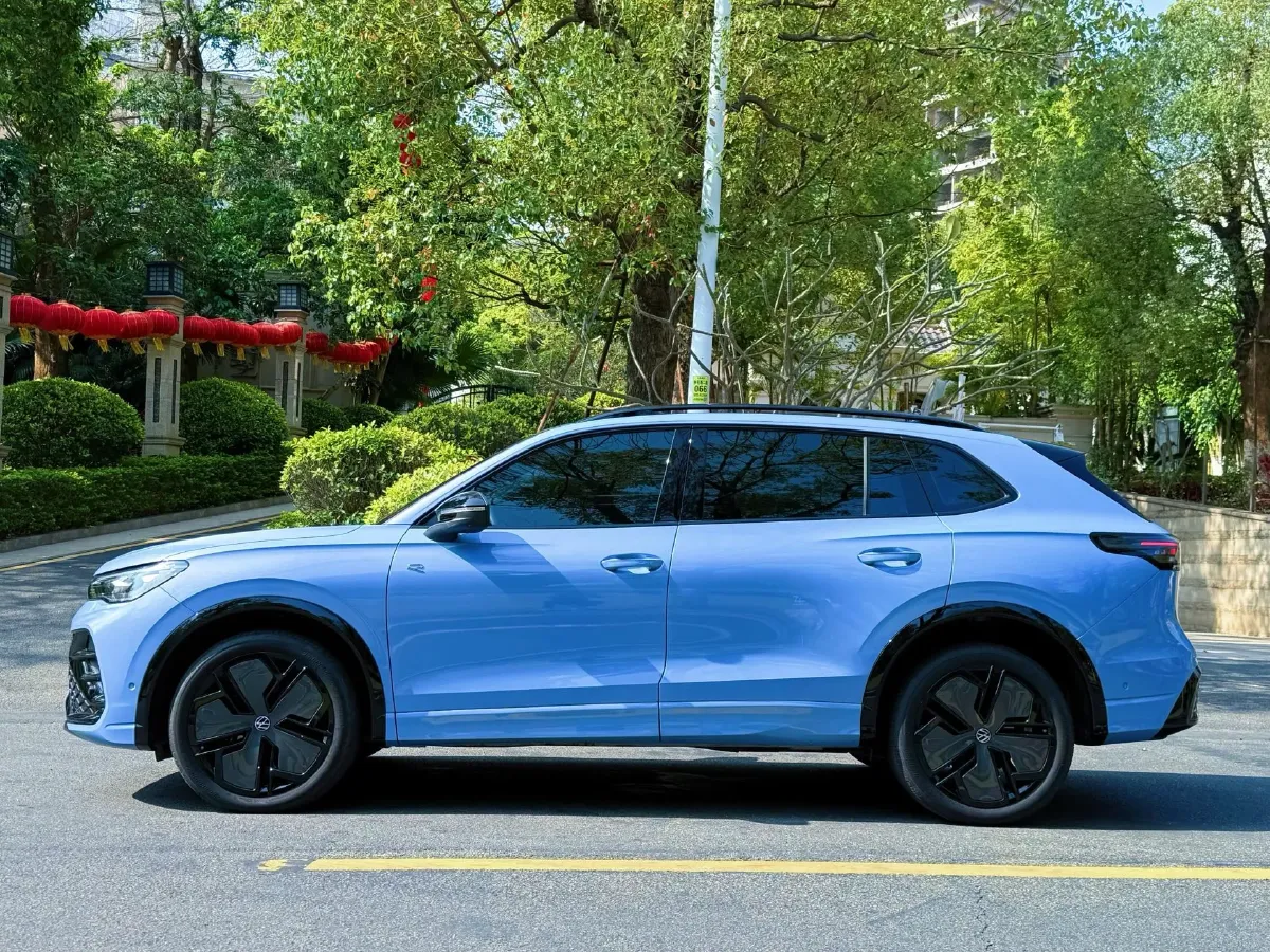 2024 Volkswagen Tiguan L 2.0T 220HP L4 7DCT,autocango,china used car exporter,china ev exporter,chinese used car exporter,chinese used ev exporter