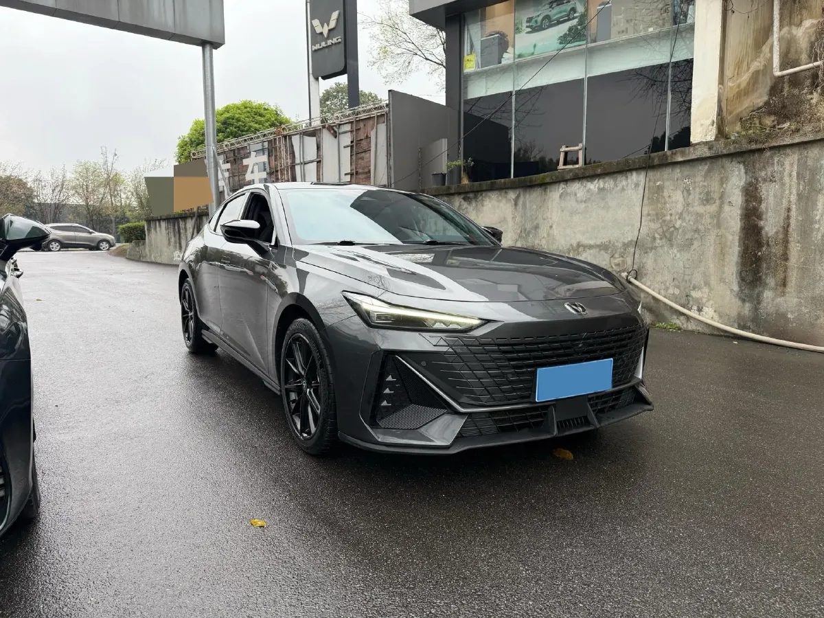 2024 ChangAn UNI-V 1.5T 188HP L4 7DCT,autocango,china used car exporter,china ev exporter,chinese used car exporter,chinese used ev exporter