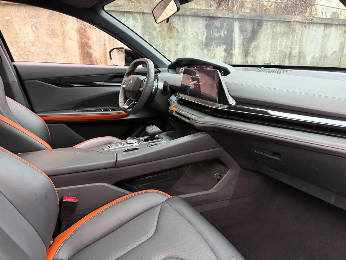 2024 ChangAn UNI-V 1.5T 188HP L4 7DCT,autocango,china used car exporter,china ev exporter,chinese used car exporter,chinese used ev exporter