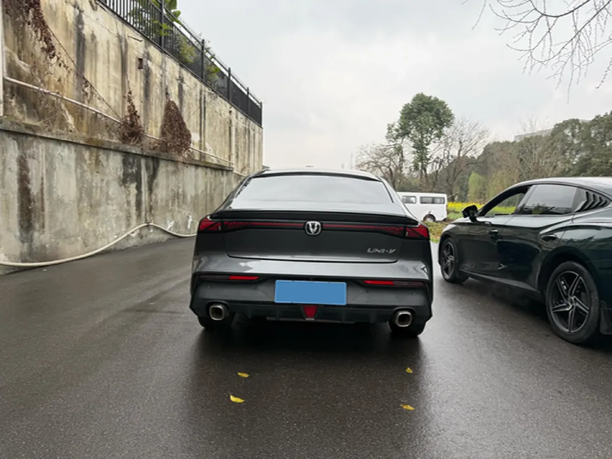 2024 ChangAn UNI-V 1.5T 188HP L4 7DCT,autocango,china used car exporter,china ev exporter,chinese used car exporter,chinese used ev exporter