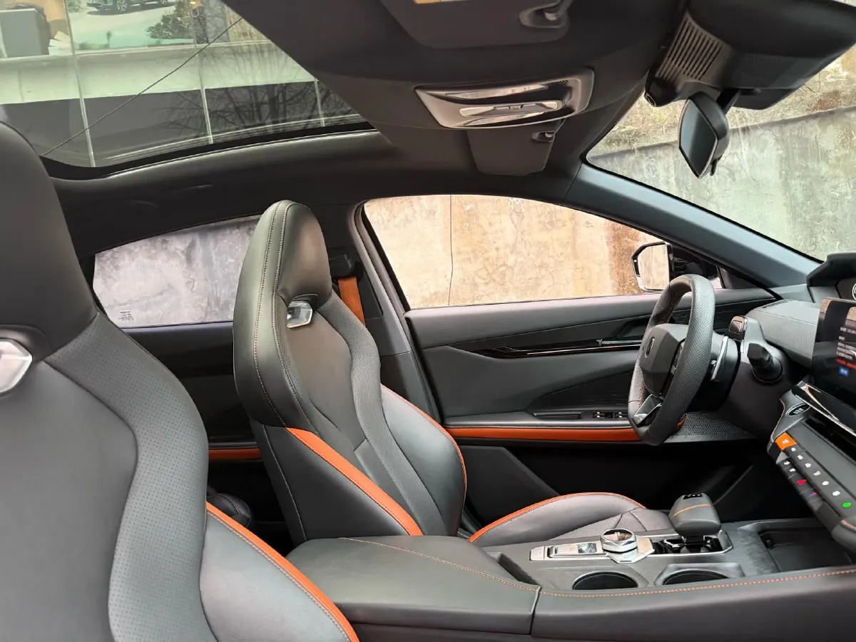 2024 ChangAn UNI-V 1.5T 188HP L4 7DCT,autocango,china used car exporter,china ev exporter,chinese used car exporter,chinese used ev exporter