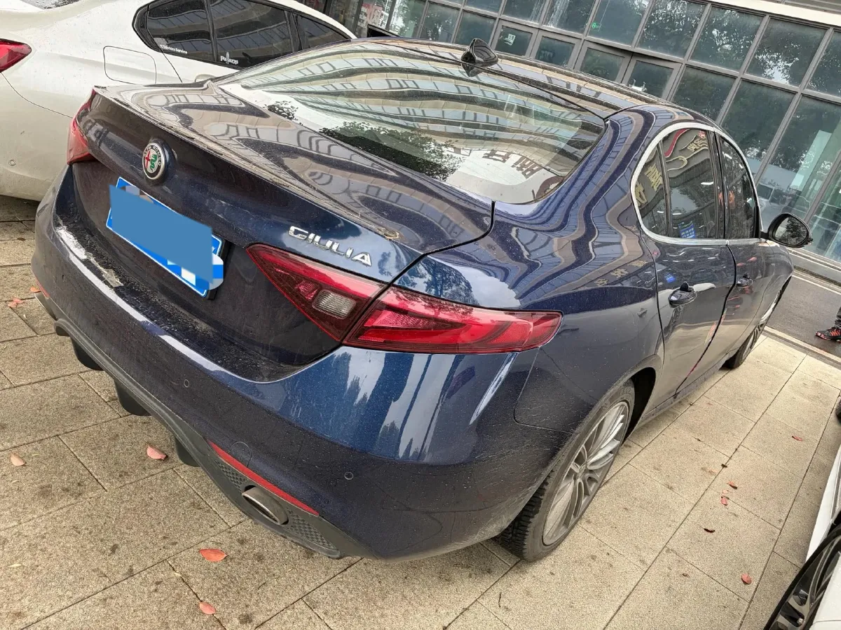 2017 Alfa Romeo Giulia 2.0T 200HP L4 8AT,autocango,china used car exporter,china ev exporter,chinese used car exporter,chinese used ev exporter