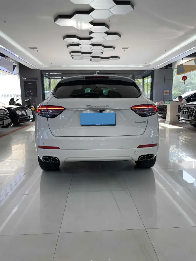 2022 Maserati Levante 2.0T 330HP L4 8AT,autocango,china used car exporter,china ev exporter,chinese used car exporter,chinese used ev exporter