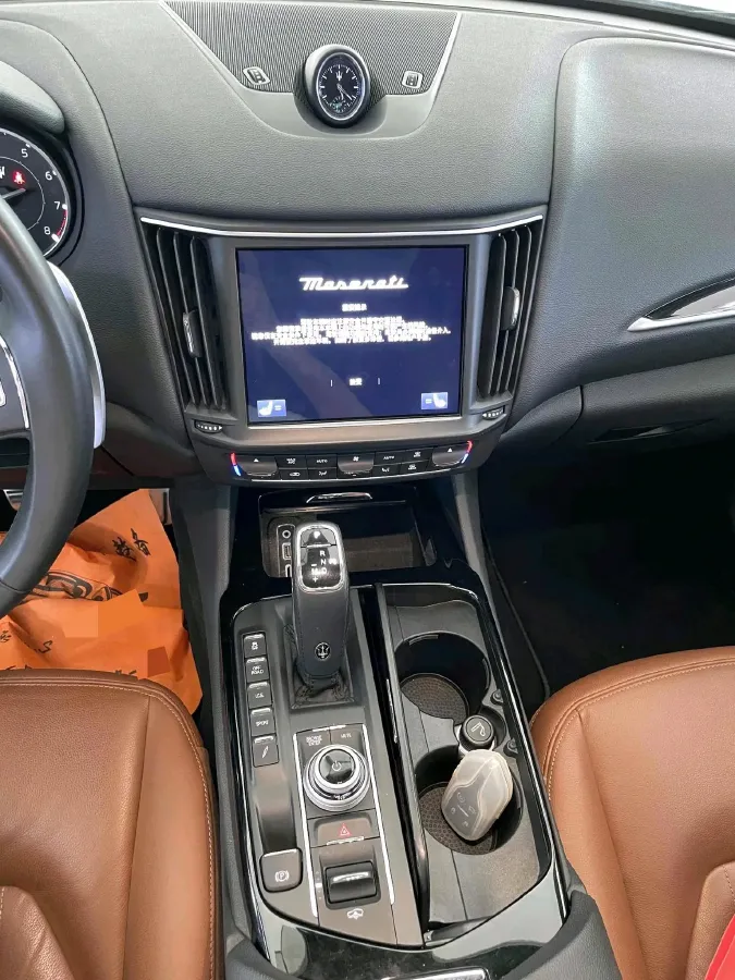 2022 Maserati Levante 2.0T 330HP L4 8AT,autocango,china used car exporter,china ev exporter,chinese used car exporter,chinese used ev exporter