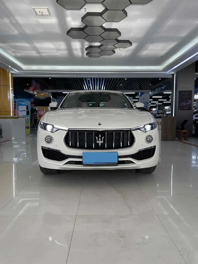 2022 Maserati Levante 2.0T 330HP L4 8AT,autocango,china used car exporter,china ev exporter,chinese used car exporter,chinese used ev exporter