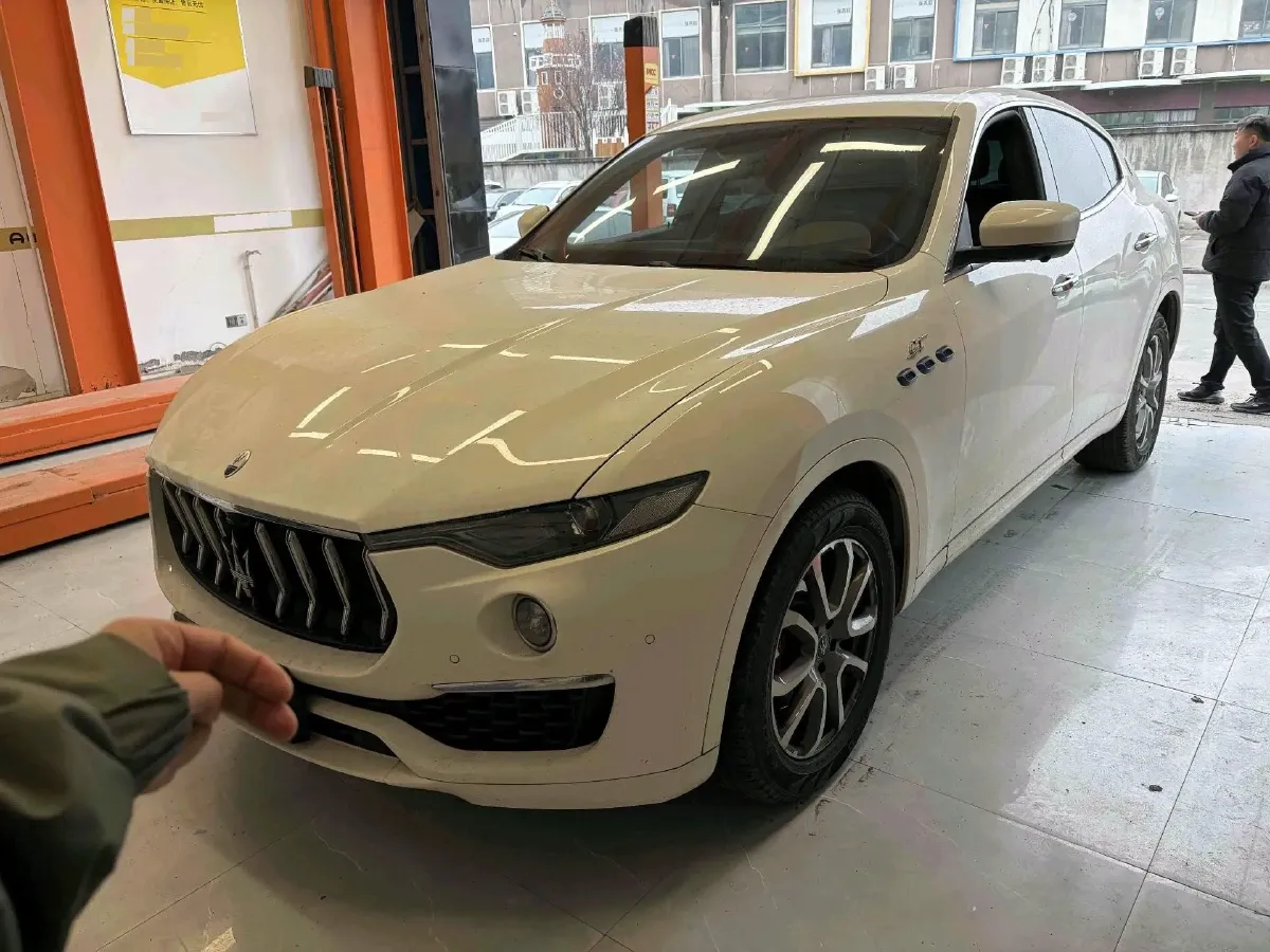 2022 Maserati Levante 2.0T 330HP L4 8AT,autocango,china used car exporter,china ev exporter,chinese used car exporter,chinese used ev exporter