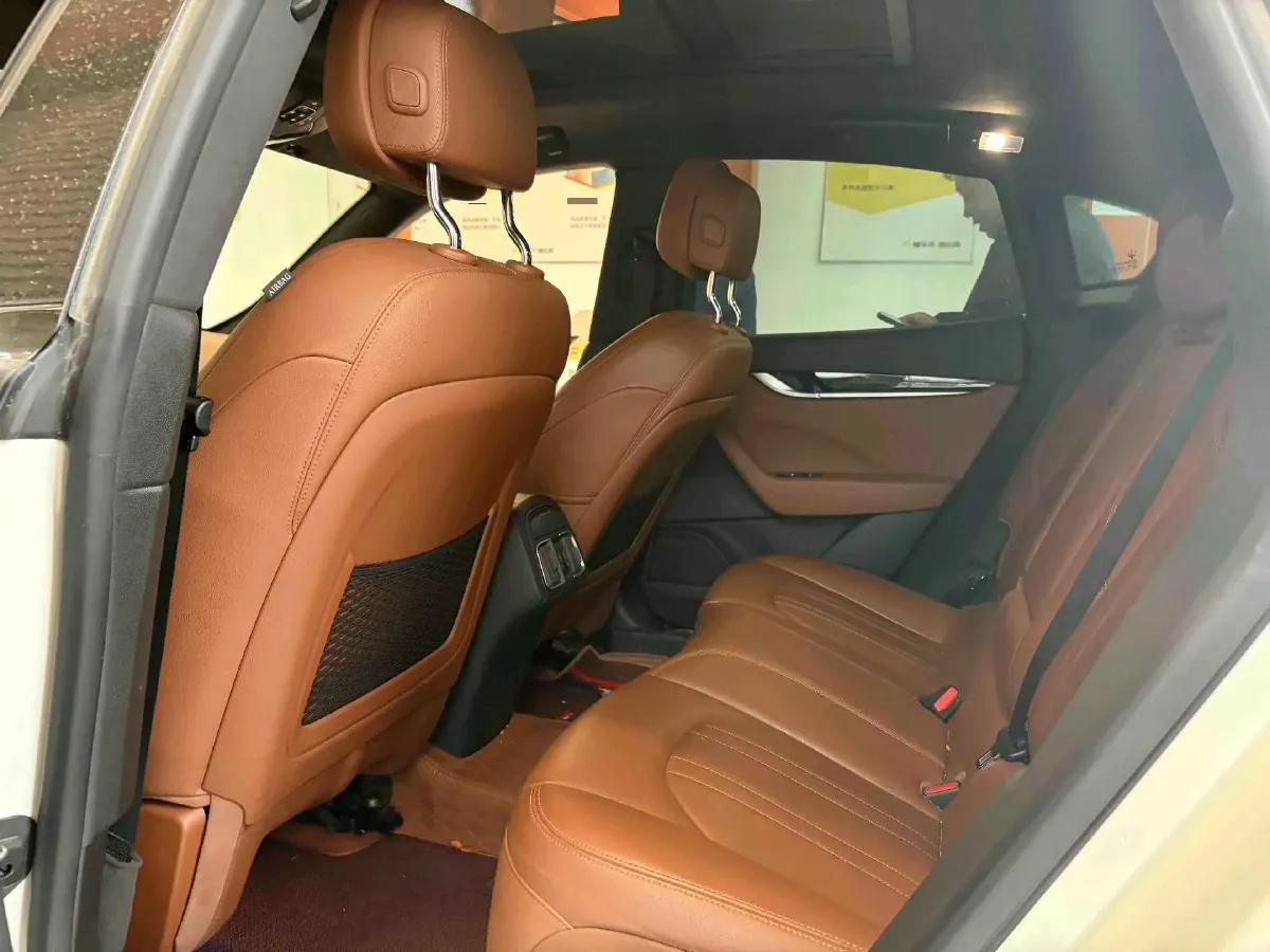 2022 Maserati Levante 2.0T 330HP L4 8AT,autocango,china used car exporter,china ev exporter,chinese used car exporter,chinese used ev exporter