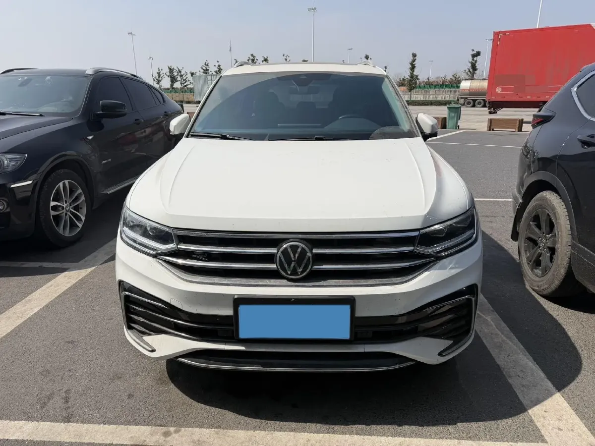 2023 Volkswagen Tiguan L 2.0T 186HP L4 7DCT,autocango,china used car exporter,china ev exporter,chinese used car exporter,chinese used ev exporter