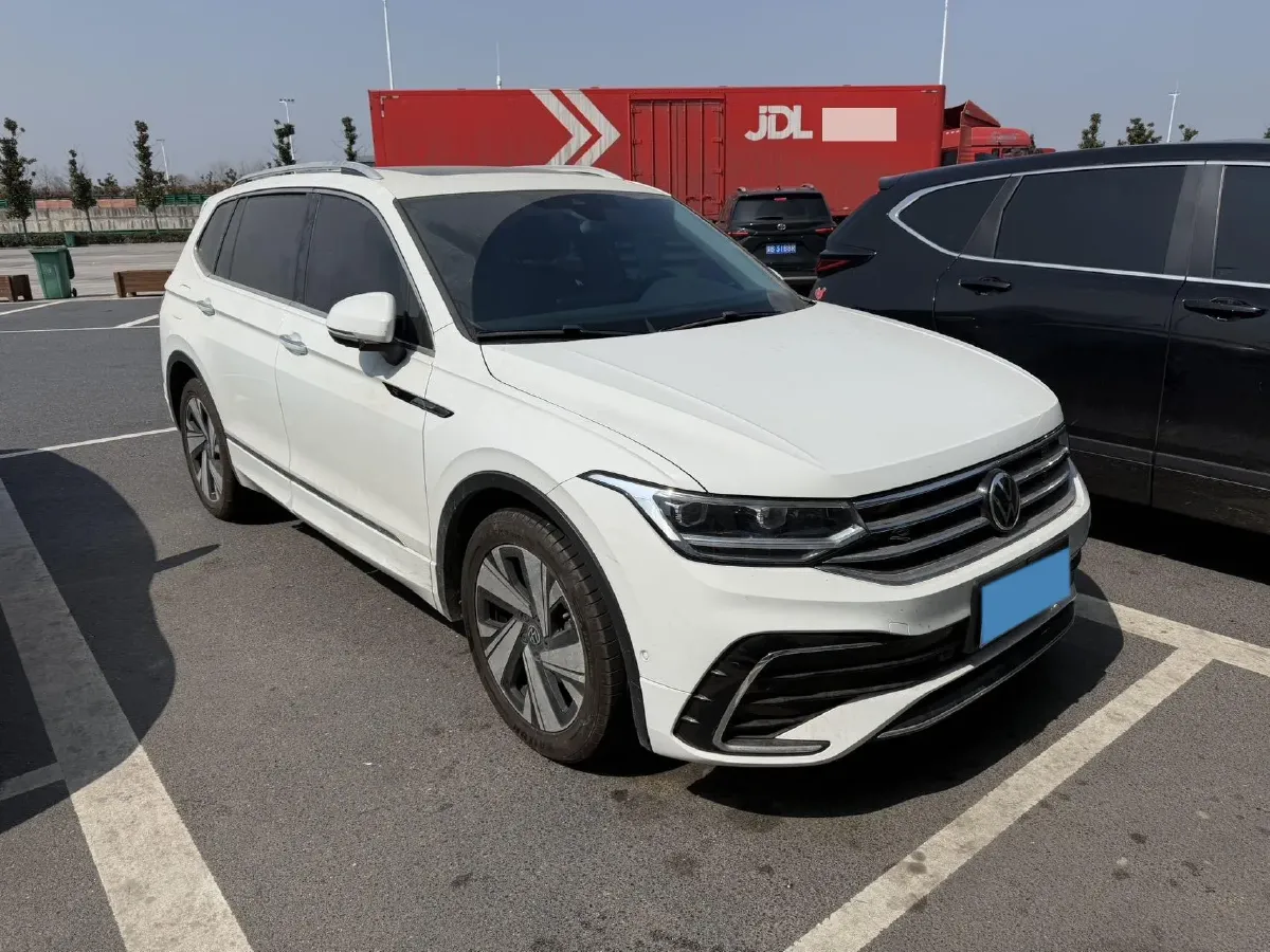 2023 Volkswagen Tiguan L 2.0T 186HP L4 7DCT,autocango,china used car exporter,china ev exporter,chinese used car exporter,chinese used ev exporter
