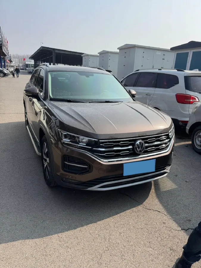 2019 Jeep Cherokee 2.0T 234HP L4 9AT,autocango,china used car exporter,china ev exporter,chinese used car exporter,chinese used ev exporter