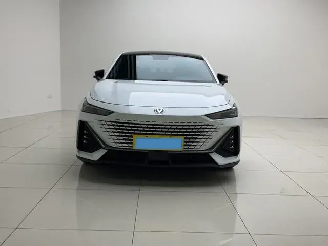 2022 ChangAn UNI-V 1.5T 188HP L4 7DCT,autocango,china used car exporter,china ev exporter,chinese used car exporter,chinese used ev exporter