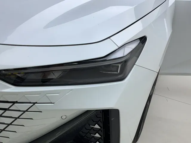 2022 ChangAn UNI-V 1.5T 188HP L4 7DCT,autocango,china used car exporter,china ev exporter,chinese used car exporter,chinese used ev exporter