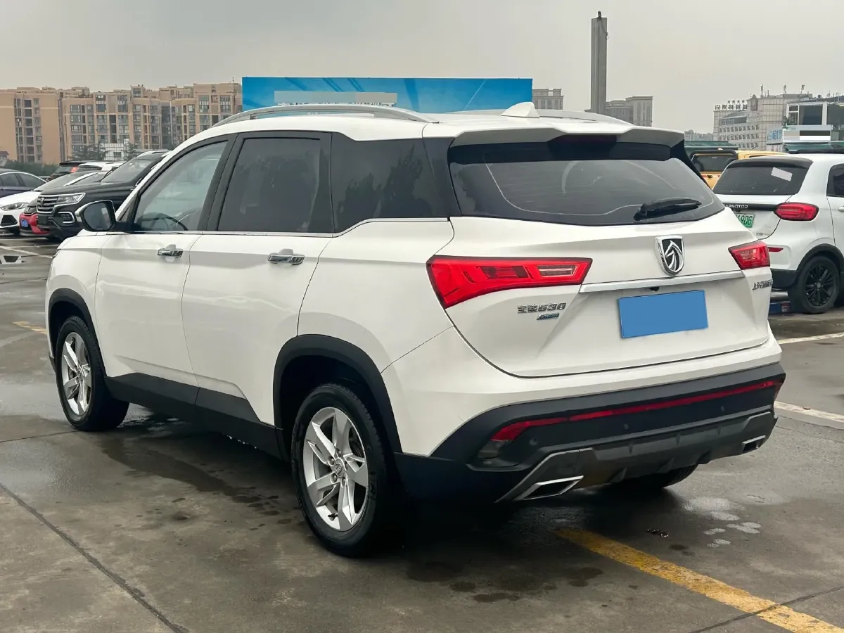2018 BaoJun 530 1.5T 150HP L4 6DCT,autocango,china used car exporter,china ev exporter,chinese used car exporter,chinese used ev exporter
