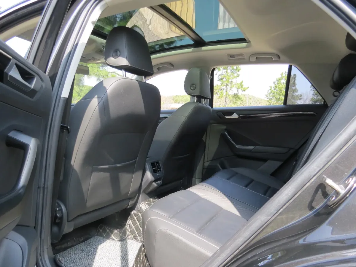 2021 Volkswagen T-Roc 1.4T 150HP L4 7DCT,autocango,china used car exporter,china ev exporter,chinese used car exporter,chinese used ev exporter