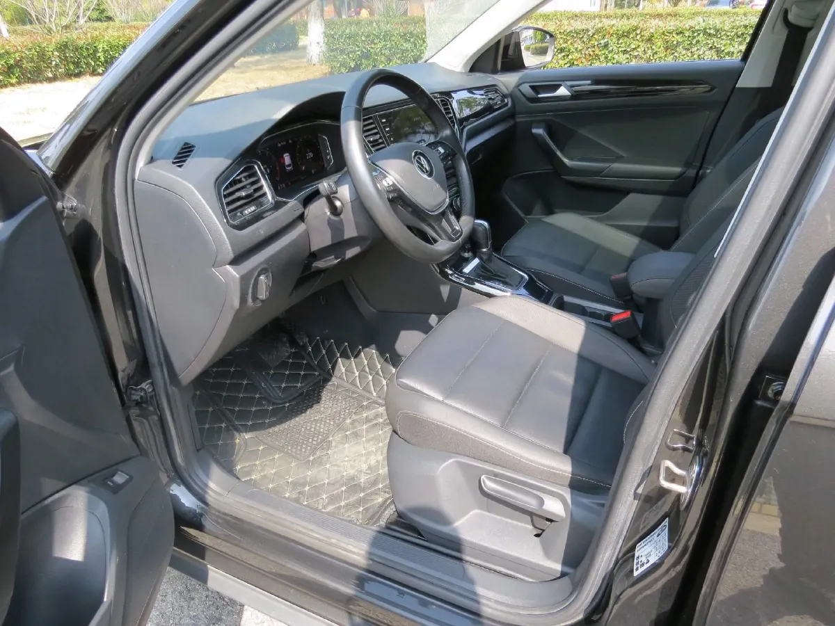 2021 Volkswagen T-Roc 1.4T 150HP L4 7DCT,autocango,china used car exporter,china ev exporter,chinese used car exporter,chinese used ev exporter