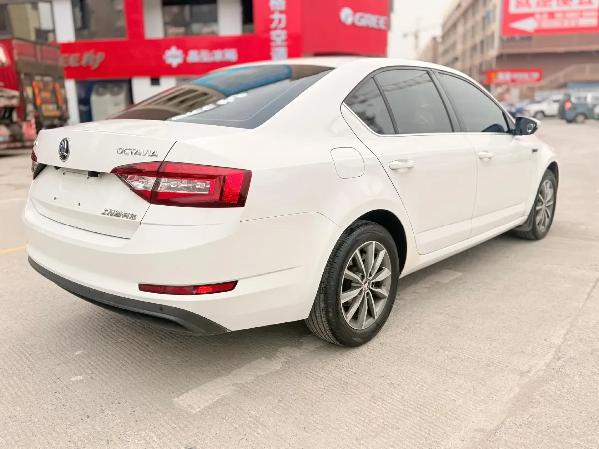 2019 Skoda Octavia 1.5L 116HP L4 6AT,autocango,china used car exporter,china ev exporter,chinese used car exporter,chinese used ev exporter