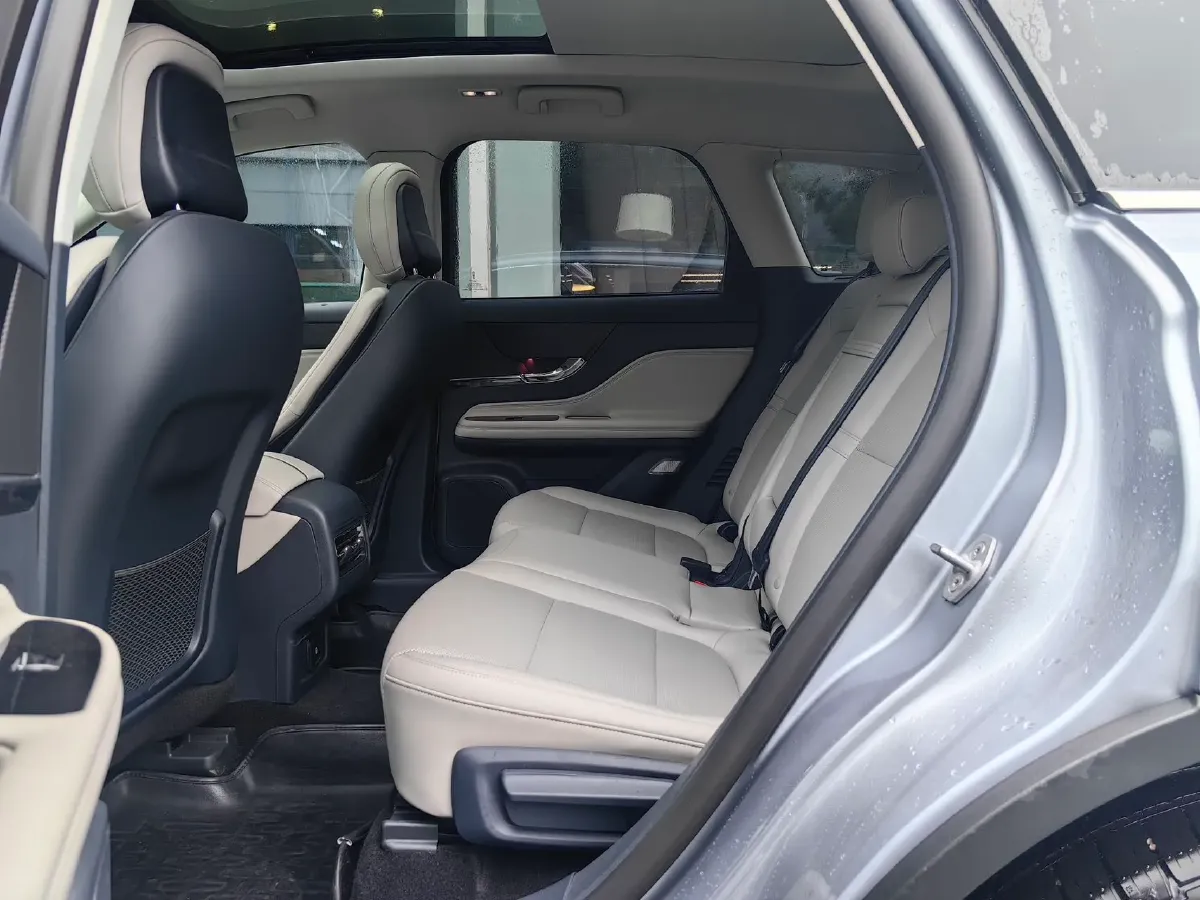 2025 Lincoln Corsair 2.0T 261HP L4 8AT,autocango,china used car exporter,china ev exporter,chinese used car exporter,chinese used ev exporter